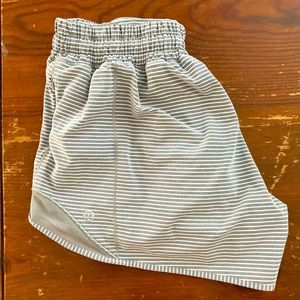Lululemon Hotty Hot Low Rise Shorts 4”